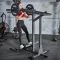 De ATX Squat Machine SQM-600 is een leverage machine op basis van een hefboombeweging